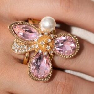 ⚪️💎⚪️ “FLORAL EXCELLENCE” PINK RHINESTONE RING WITH PEARL ACCENT ~ PAPARAZZI❗️